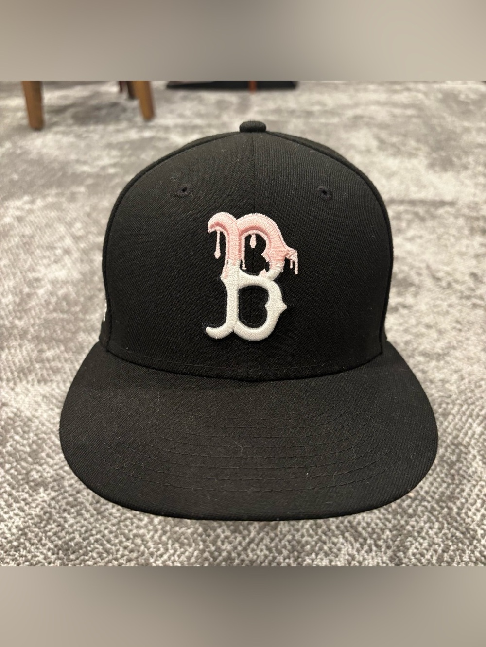 New Era 59Fifty MLB Boston Red Sox Drippin Logo Black Pink ‘07 WS Size 7 Hat